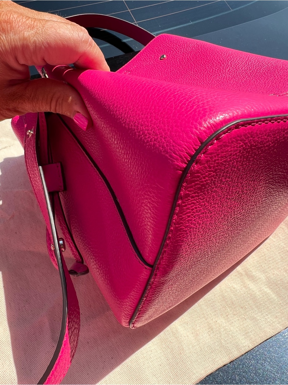 Kate Spade small leather Bucket/shoulder/crossbody bag - Picture 8 of 11